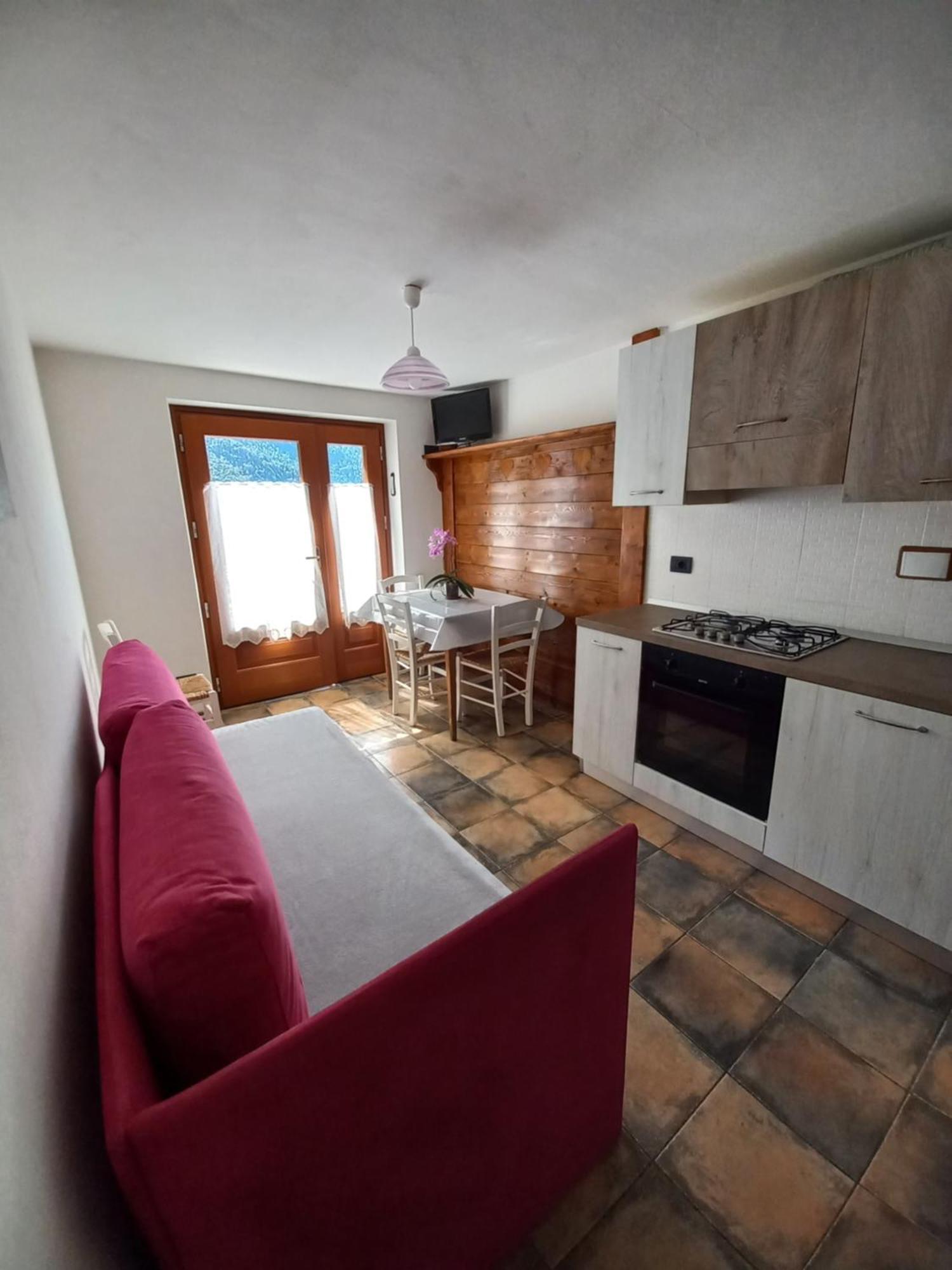 Da Lauretta Apartment Challand-Saint-Anselme Екстериор снимка